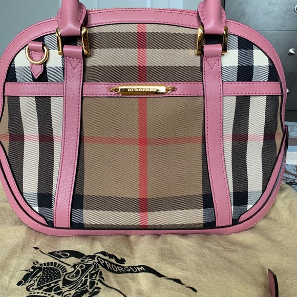 Burberry - Picture 2 of 15